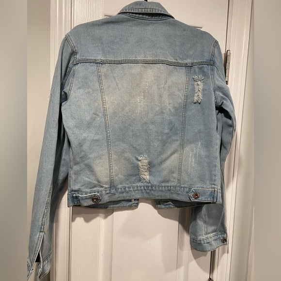 NWT New Collection Size M Light Wash Cotton Stretch Distressed Denim Jean Jacket - Picture 9 of 13